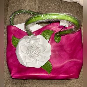 New with tags purse with big white flower